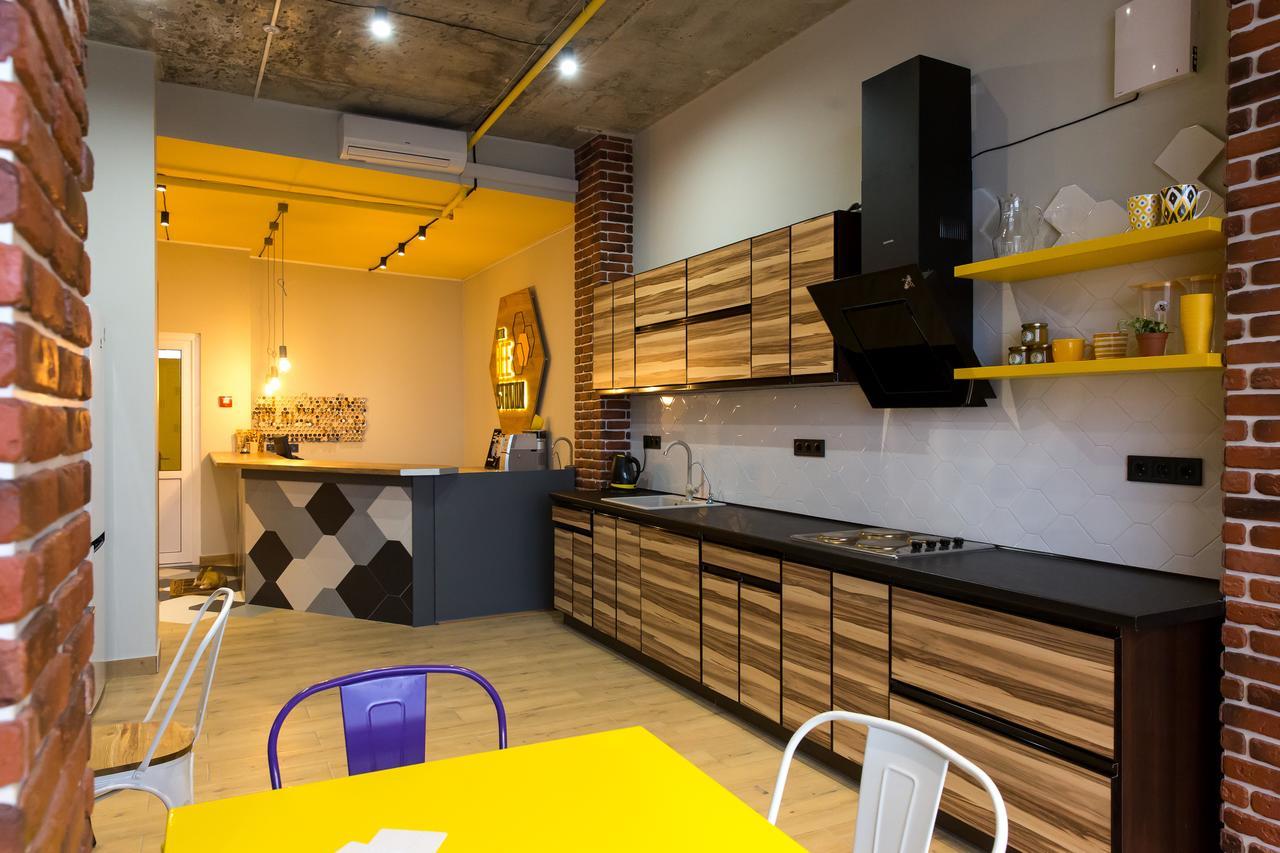 Hotel Bee Station Kyiv Exterior photo
