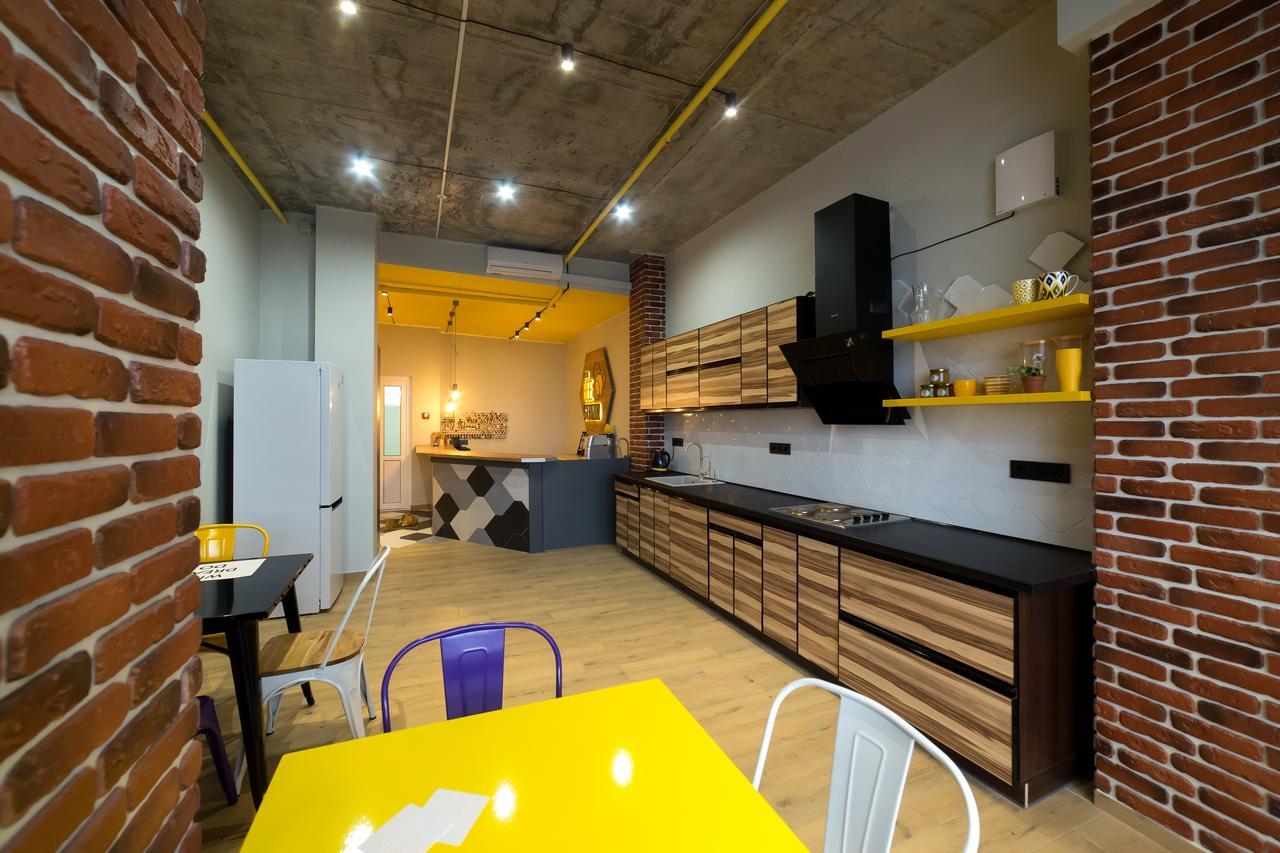 Hotel Bee Station Kyiv Exterior photo